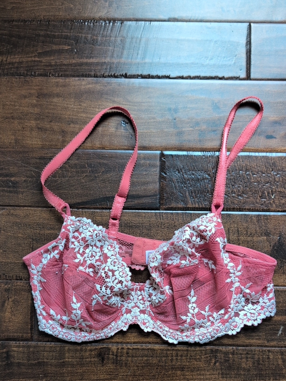 Wacoal Coral and White Lace Underwire Bra